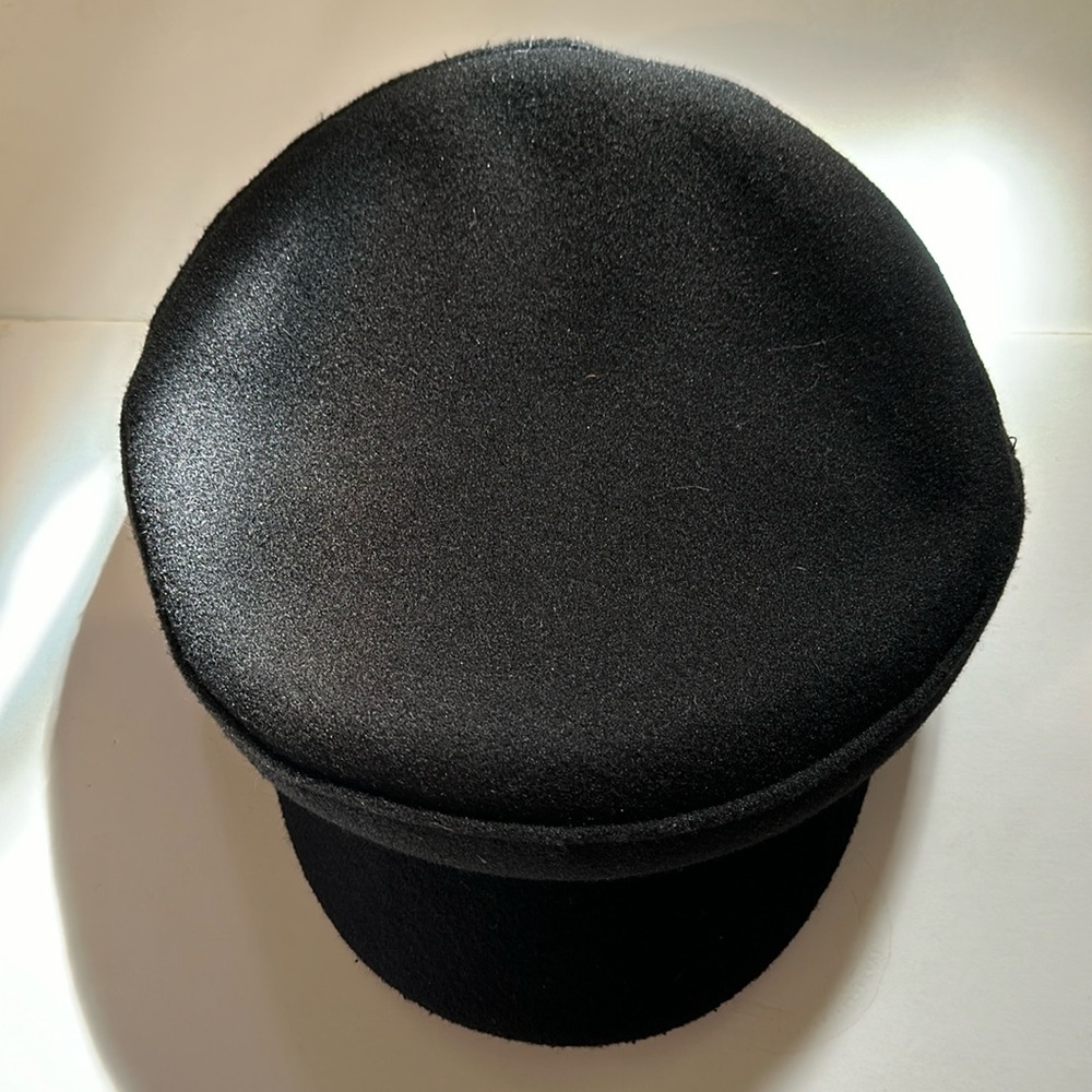 Zara medium, newsboy style, black cap